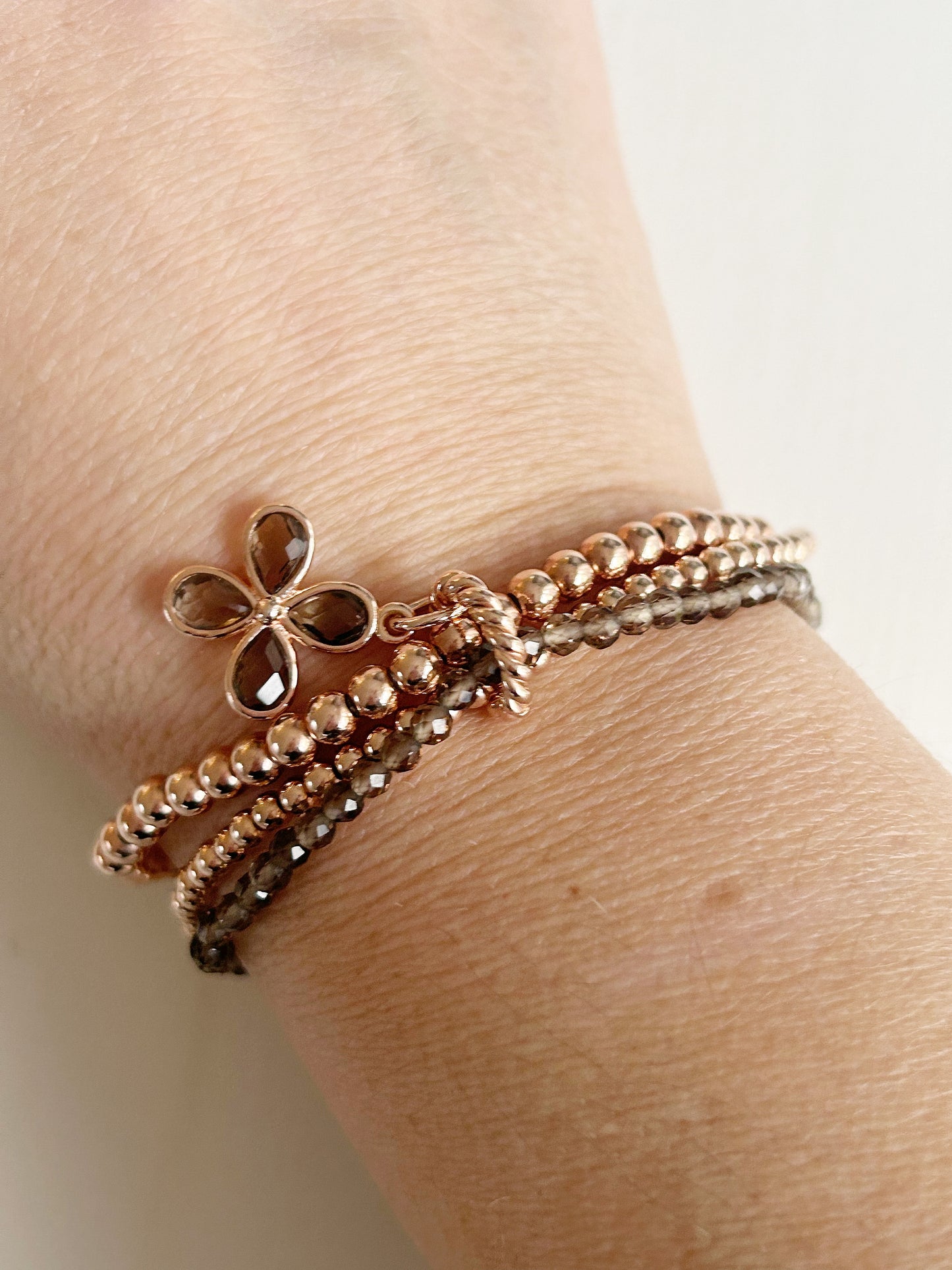 Armband Rosé Gold und Rauchquarz mit Anhänger