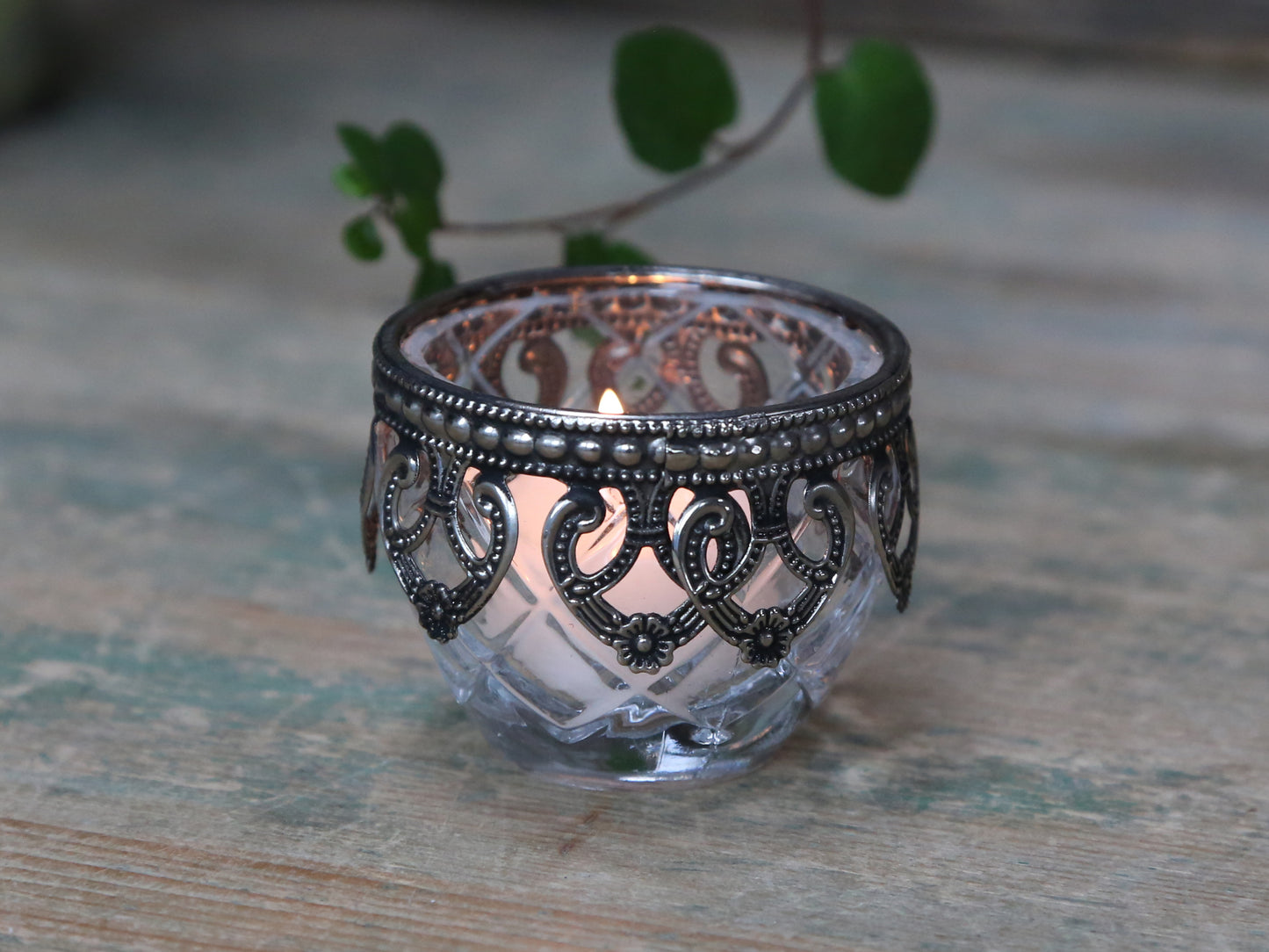 Teelichthalter mit silber Dekor weisses Glas