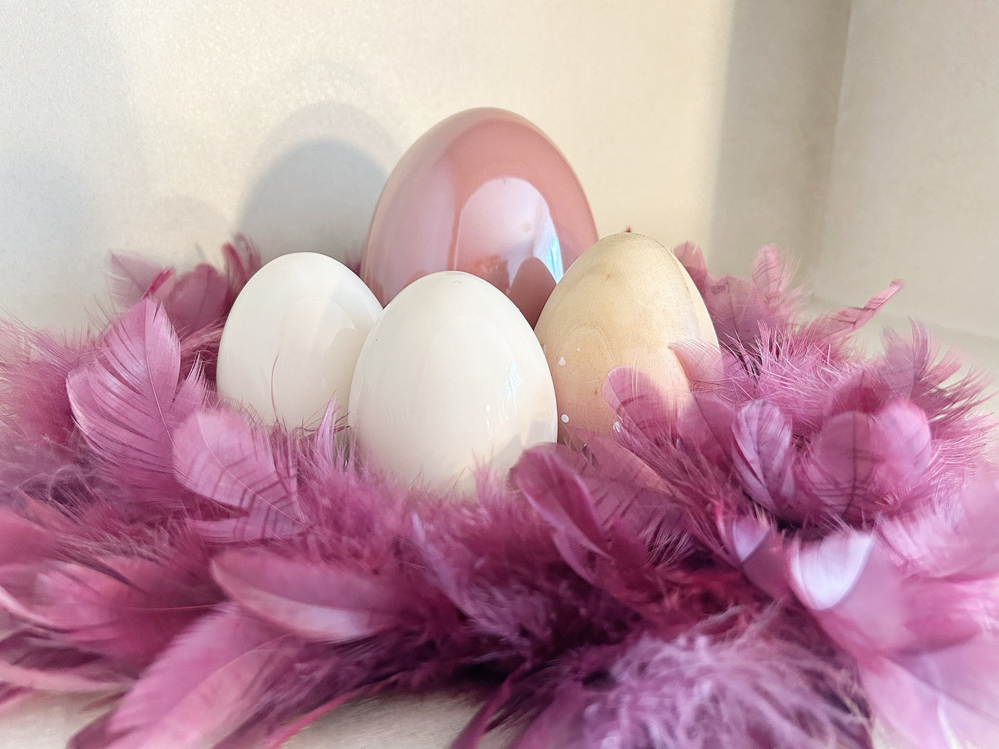 Kranz aus Federn violett