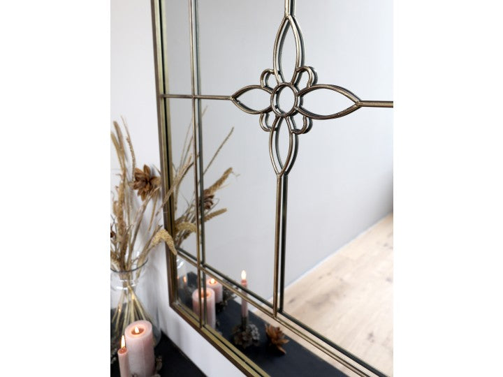 Grosser Spiegel mit Blume