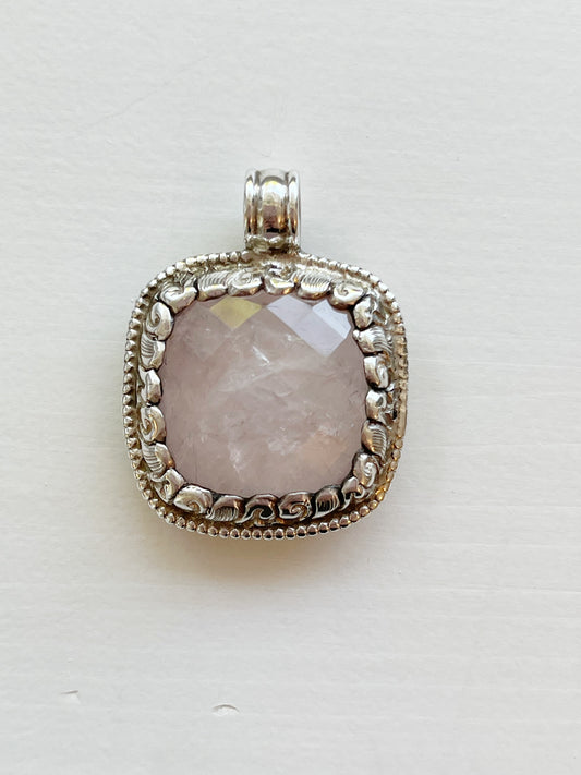 Grosser Anhänger mit Rosenquarz und Silber