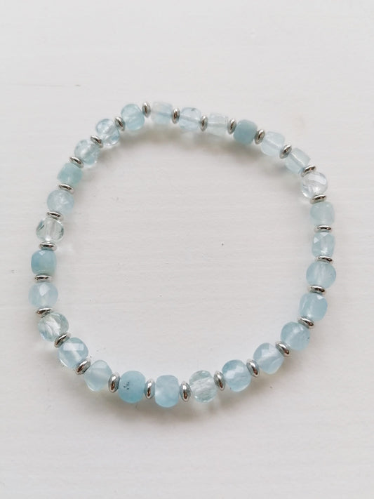 Armband Würfel Aquamarin mit Silberringe